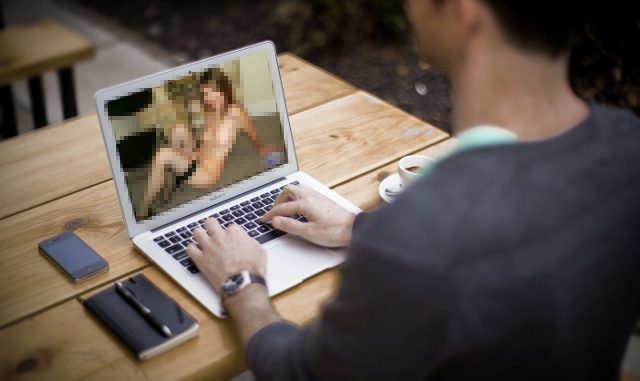 Facebook to tackle revenge porn by offering nude photo upload matching service